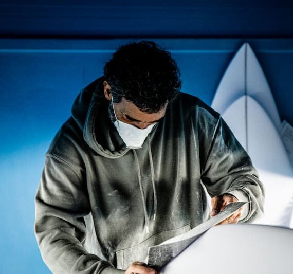 Mar Shaper Luís Carvalho shaping a board